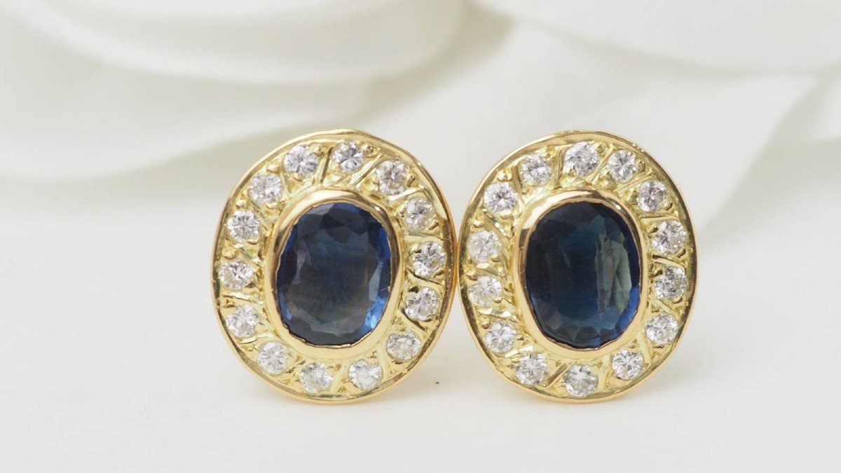 Boucles d'Oreille Entourage En Or Jaune, Saphirs Et Diamants -photo-2