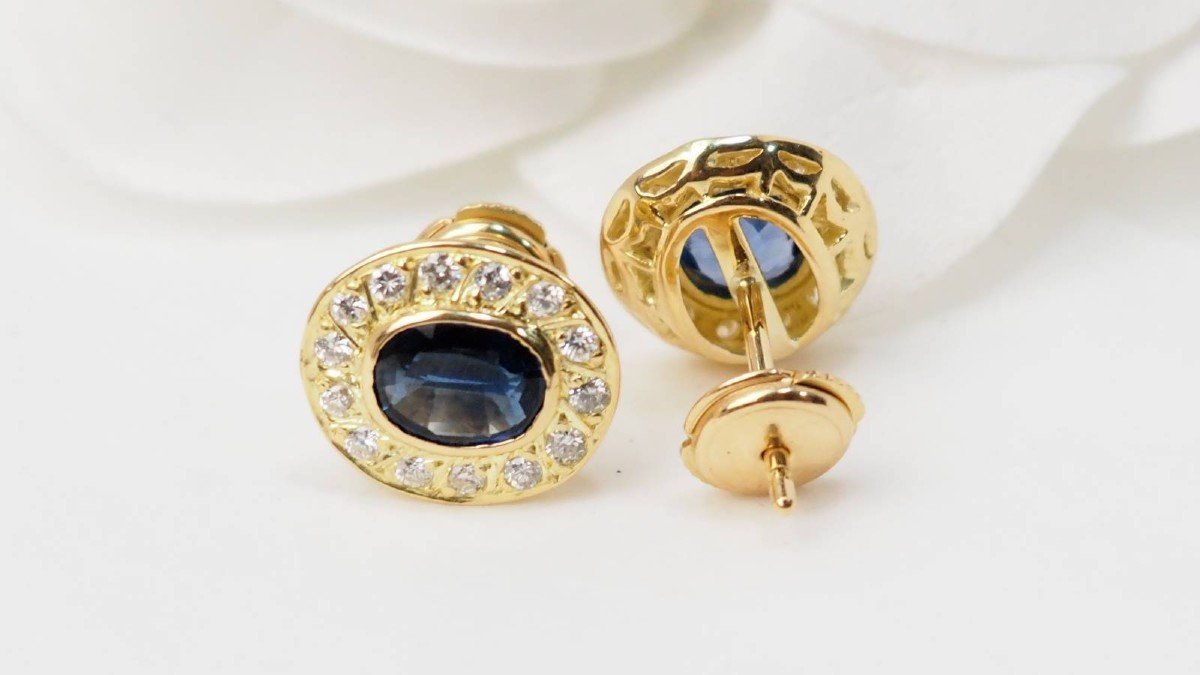 Boucles d'Oreille Entourage En Or Jaune, Saphirs Et Diamants -photo-1