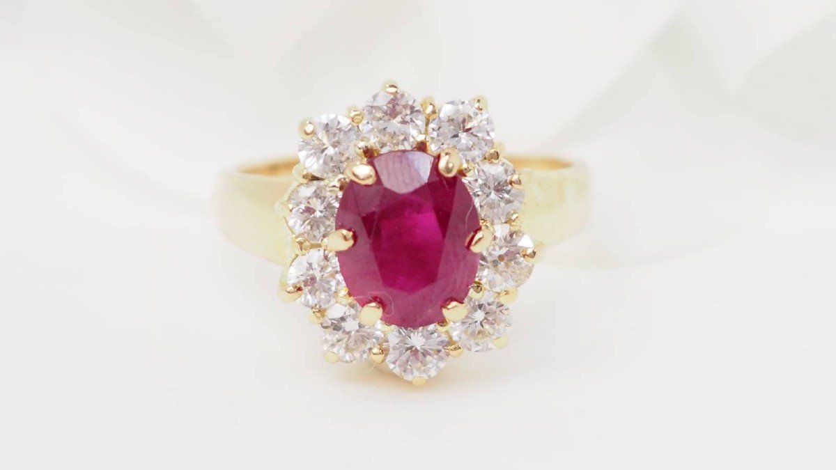 Bague Entourage En Or Jaune, Rubis Ovale Et Diamants-photo-3