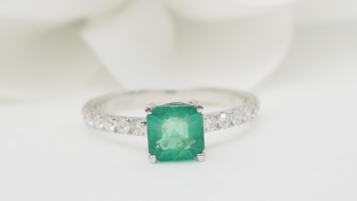 White Gold Ring, Square Emerald And Diamonds 