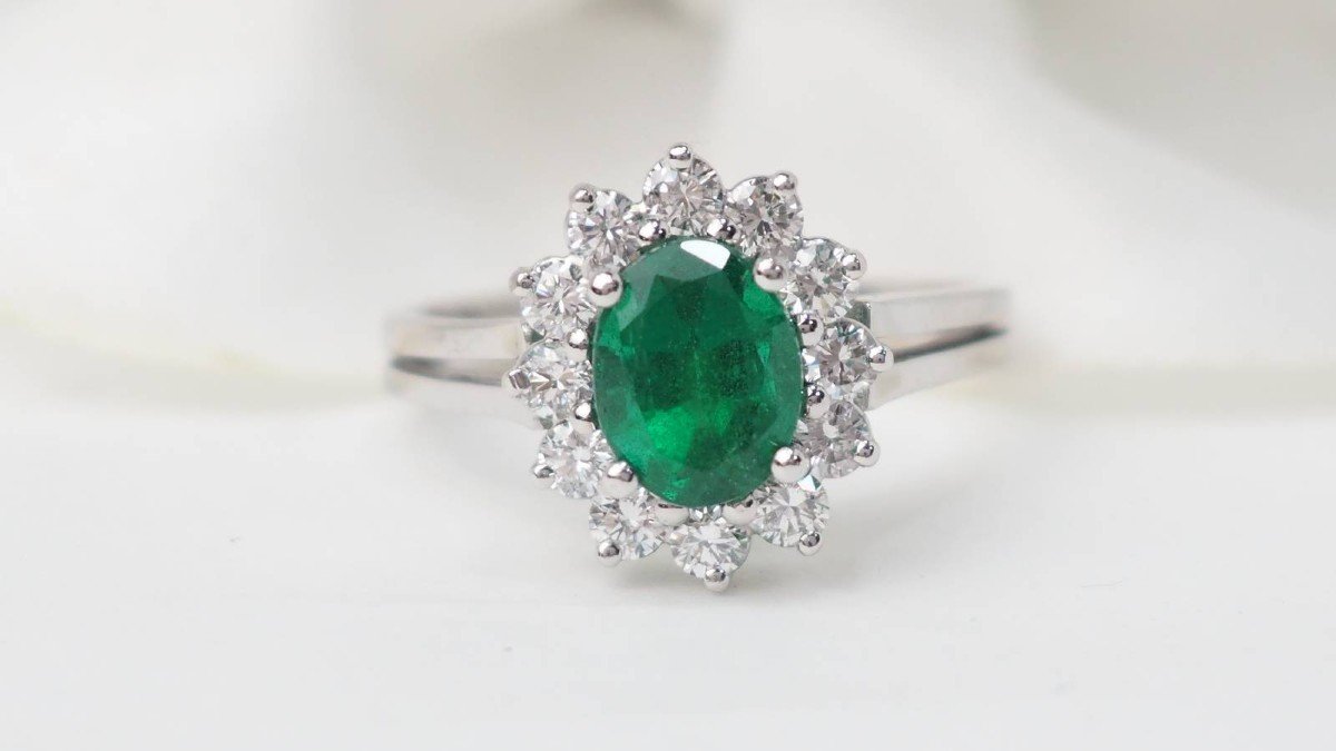 Bague Marguerite En Or Blanc émeraude Et Diamants-photo-1