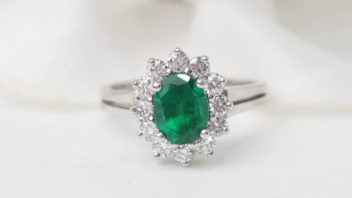 Bague Marguerite En Or Blanc émeraude Et Diamants