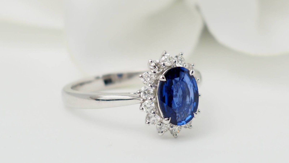 Bague Entourage En Or Blanc, Saphir Ceylan Et Diamants-photo-4
