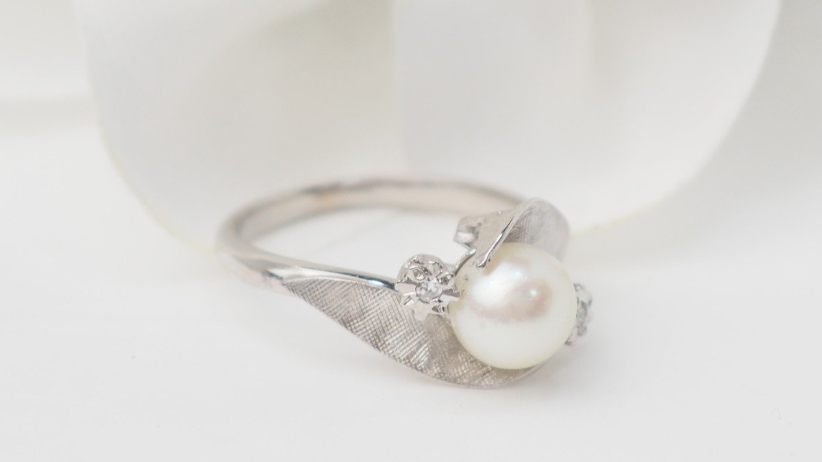 White Gold, Cultured Pearl And Diamond Ring -photo-2