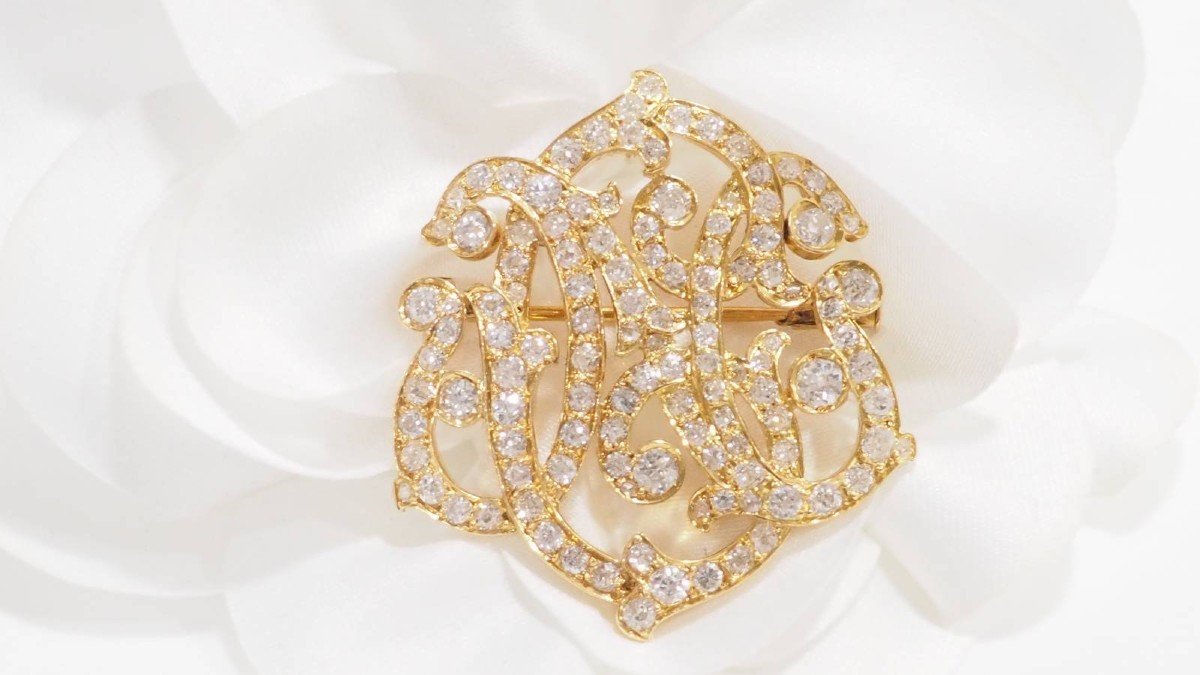 Art Nouveau Scroll Brooch In Yellow Gold And Diamonds
