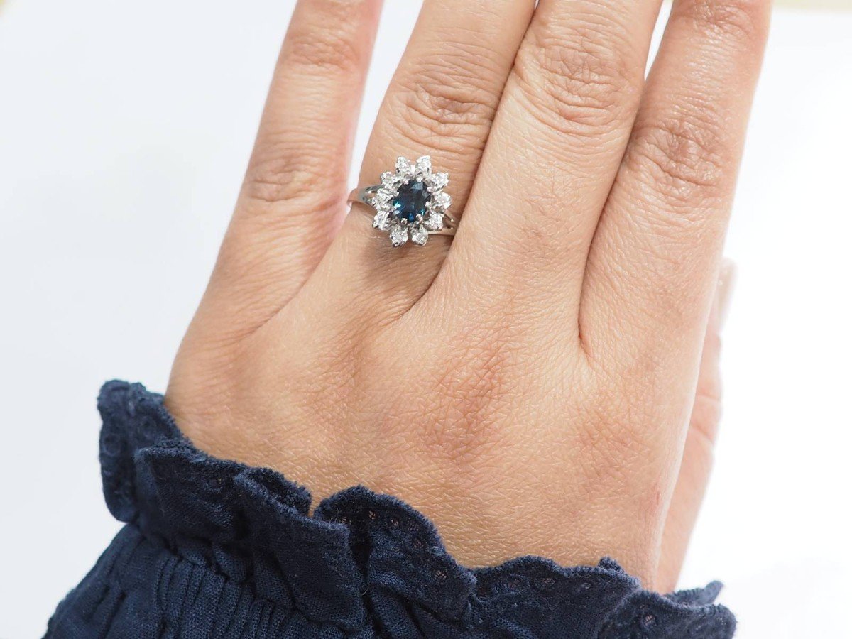 Bague Entourage En Or Blanc, Saphir Et Diamants-photo-2