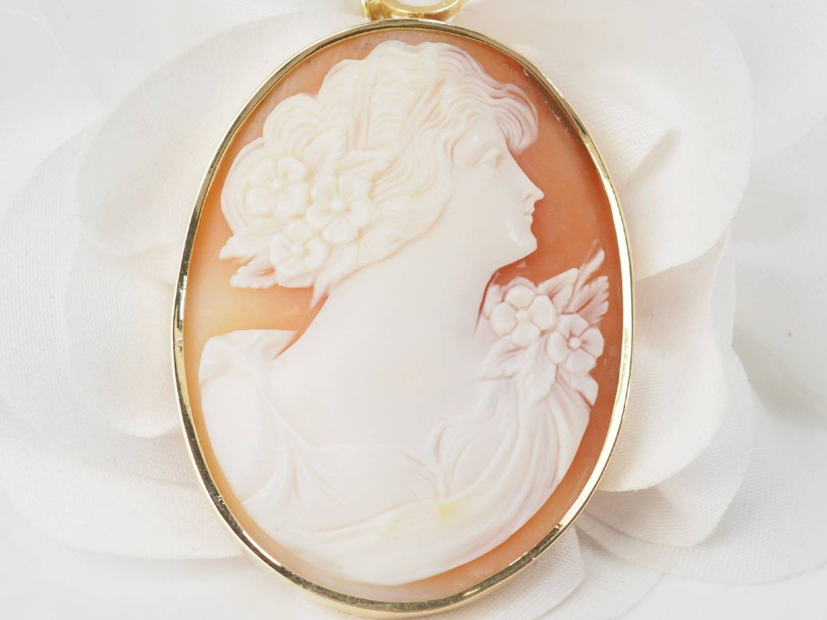 Antique Yellow Gold And Cameo Pendant -photo-3