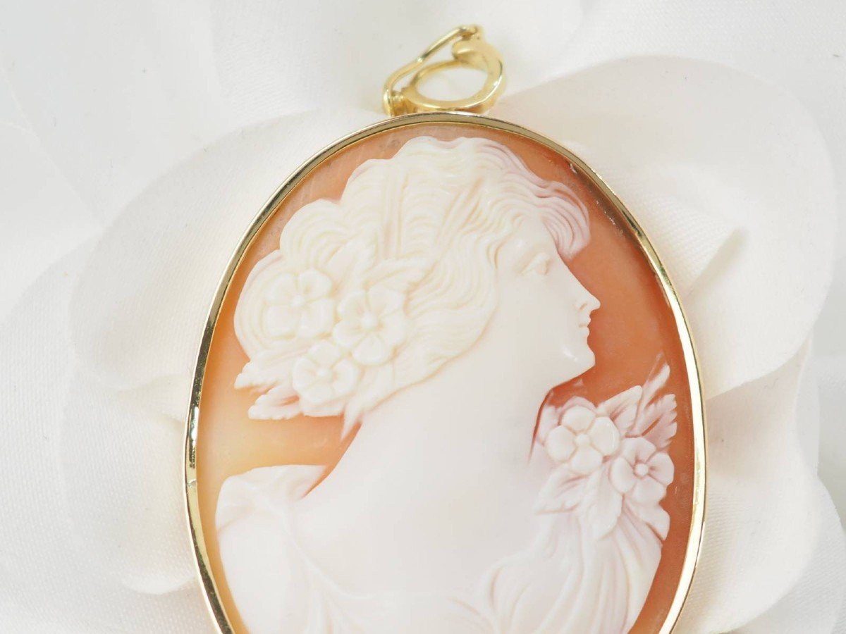 Antique Yellow Gold And Cameo Pendant -photo-1