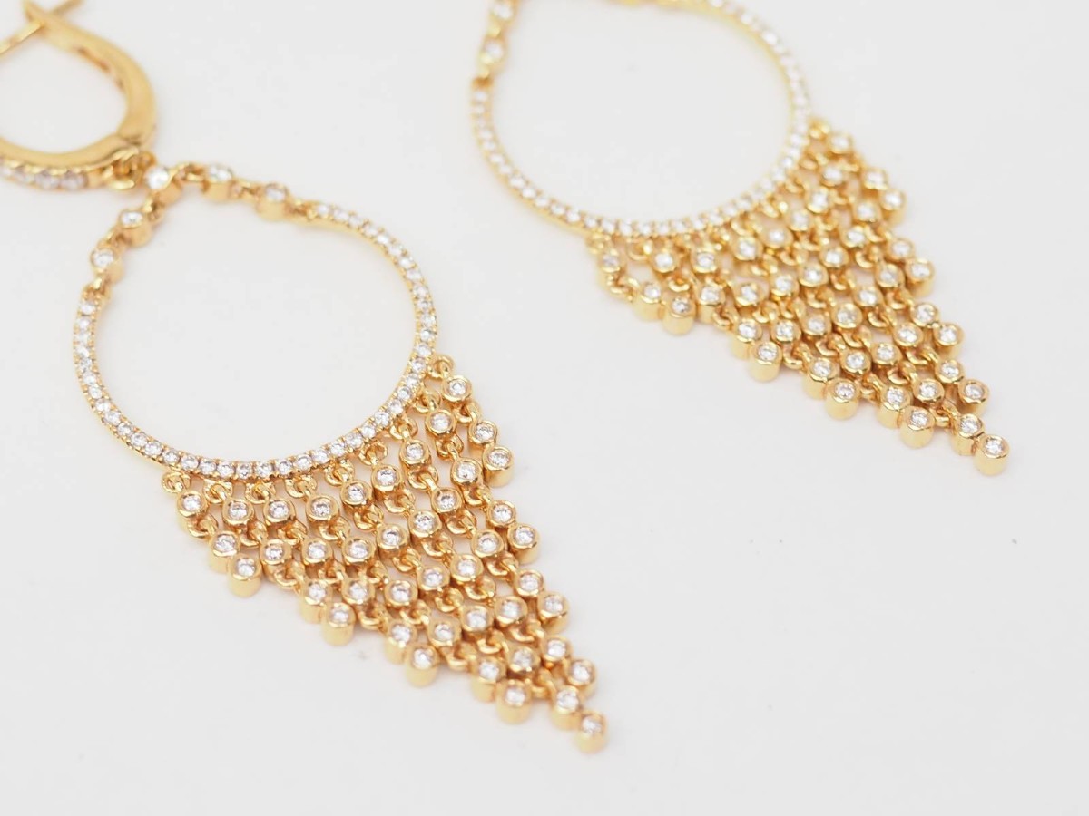 Boucles d'Oreilles Pendantes à Pampilles En Or Jaune Et Diamants-photo-1