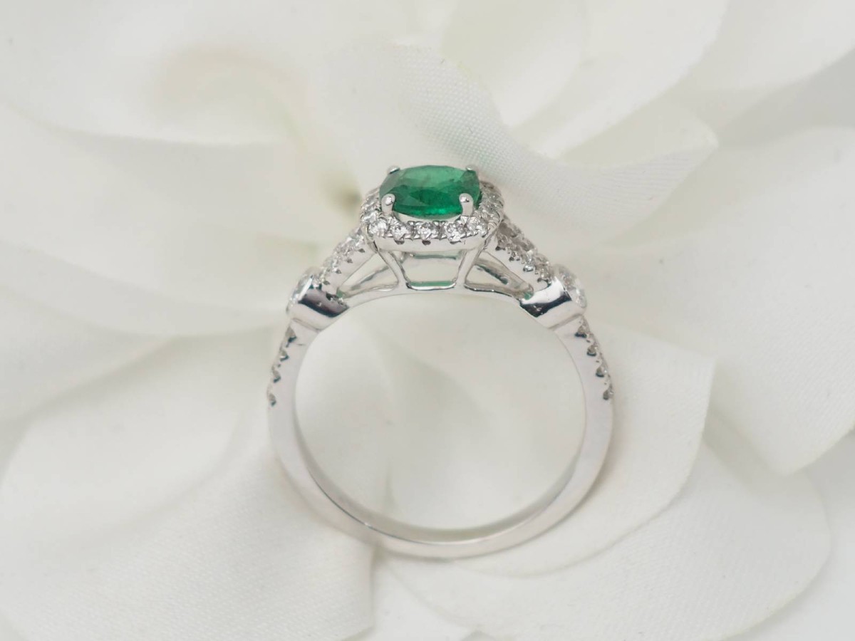 Bague Entourage En Or Blanc, émeraude 0.61ct Et Diamants-photo-2
