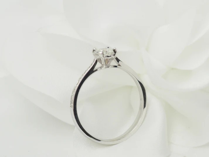 White Gold And 0.35ct Diamond Solitaire Ring-photo-2