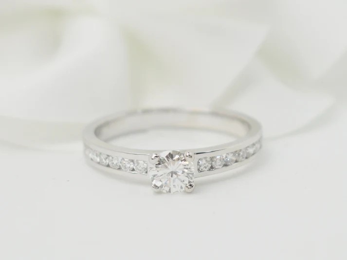 Bague Solitaire En Or Blanc Et Diamant 0.37ct