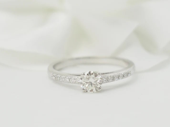 Bague Solitaire En Or Blanc Et Diamant 0.41ct