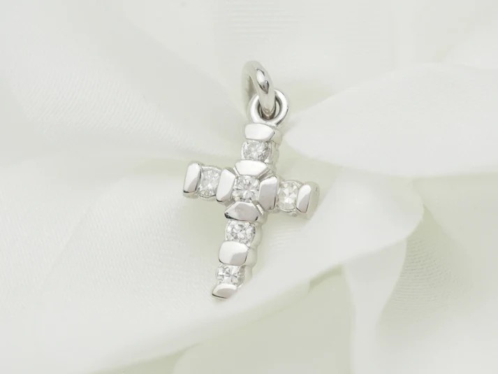 White Gold And Diamond Cross Pendant 0.17ct-photo-2