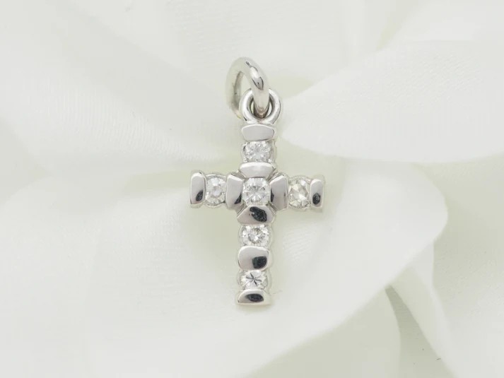 White Gold And Diamond Cross Pendant 0.17ct