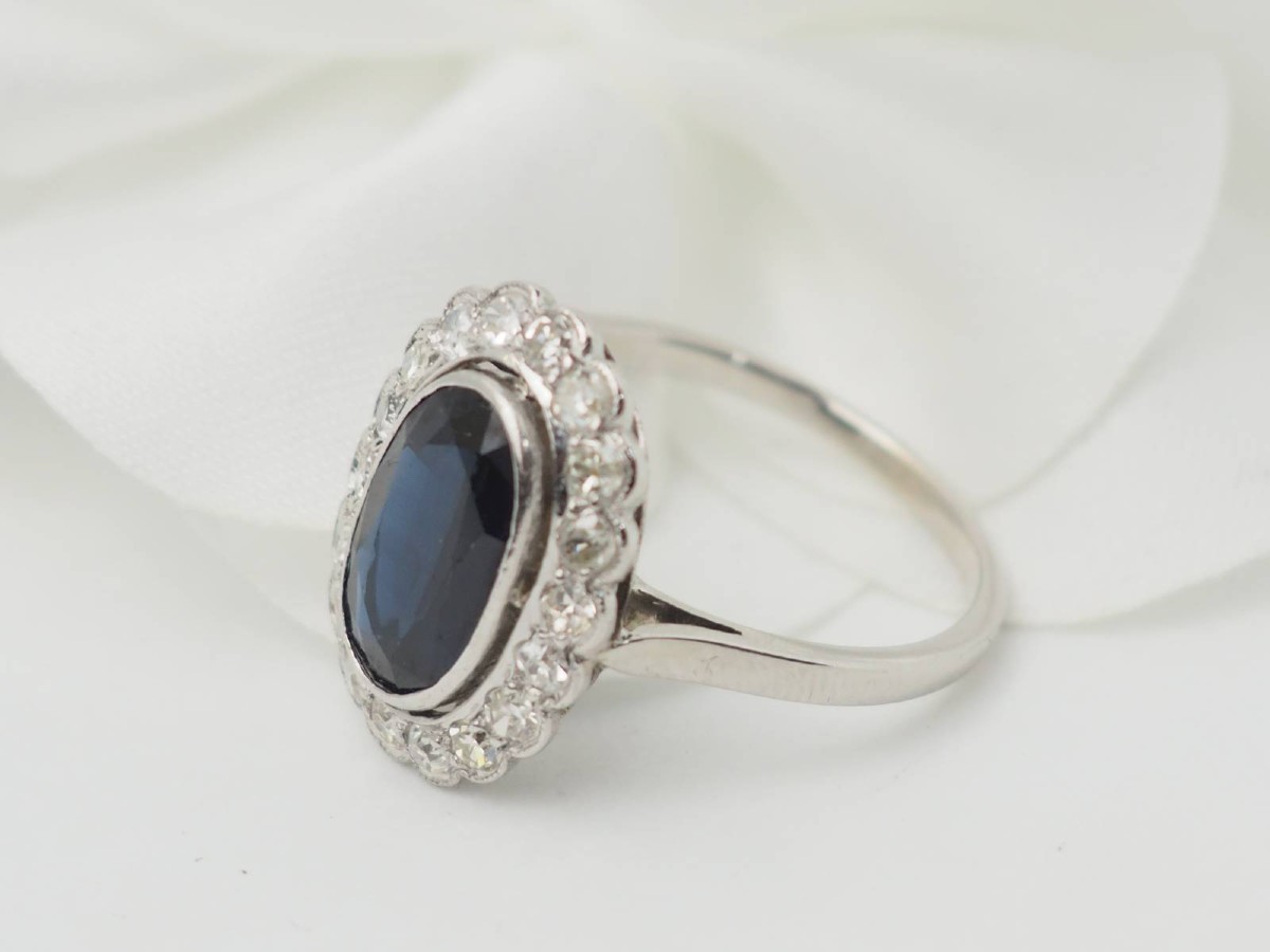 Pompadour Ring In White Gold, Sapphire And Diamonds-photo-2