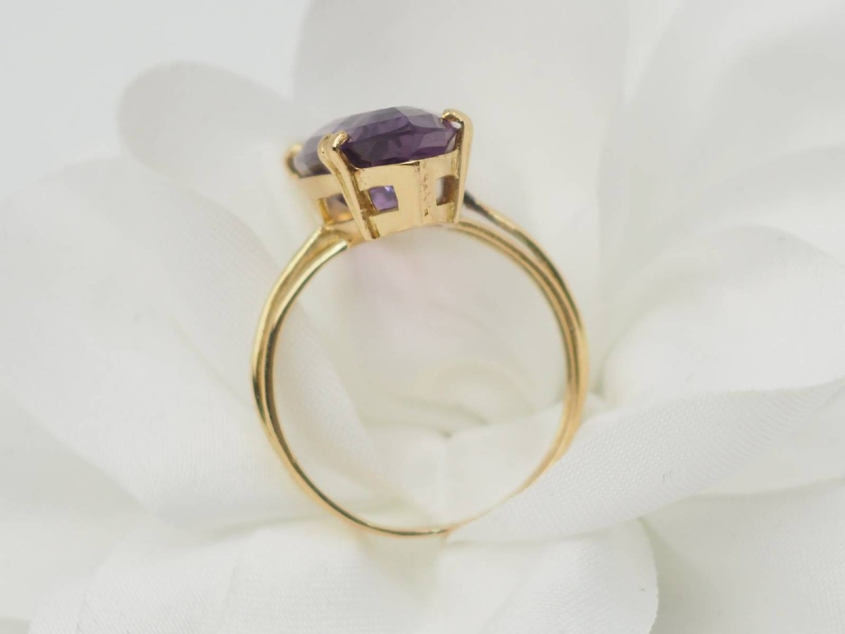 Marquise Ring In Yellow Gold And Amethyst-photo-2