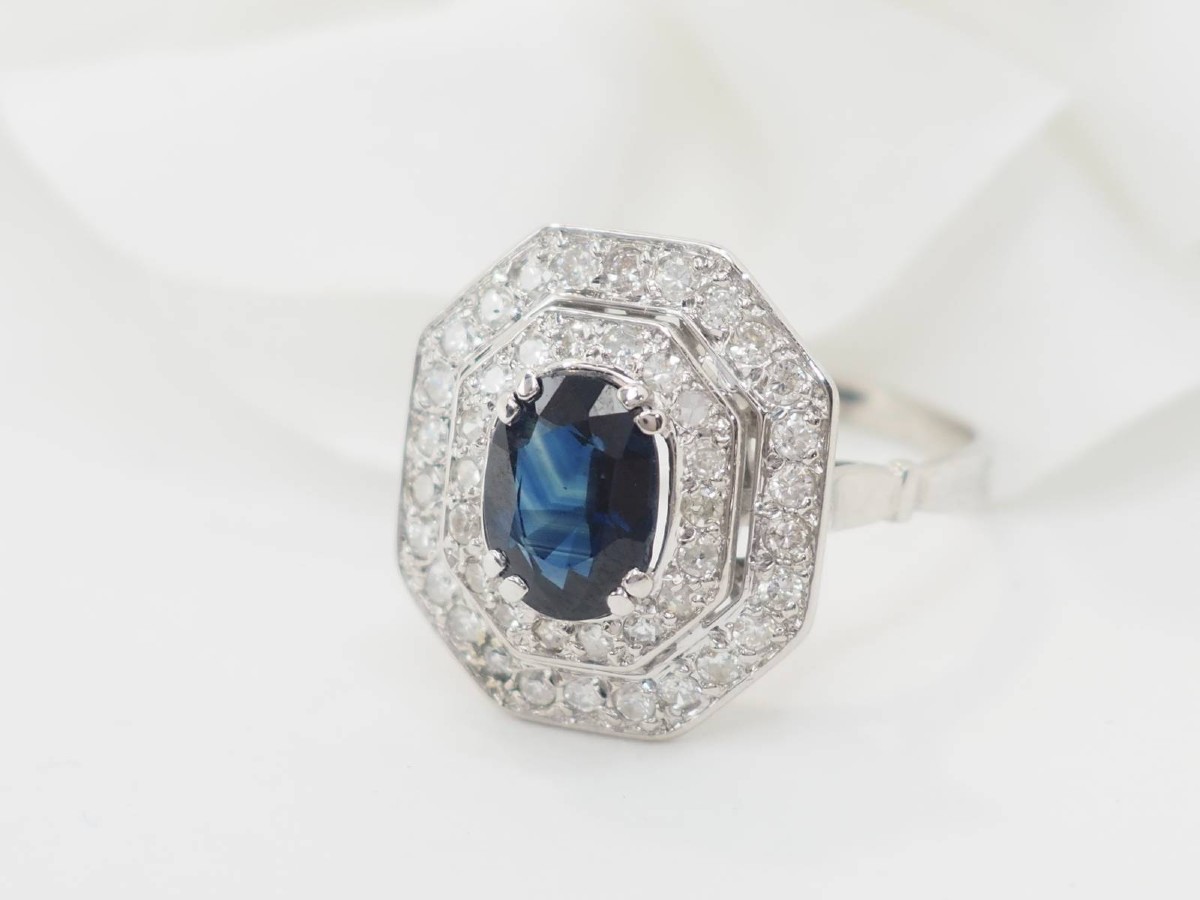 Bague double entourage en or blanc, saphir et diamants-photo-3