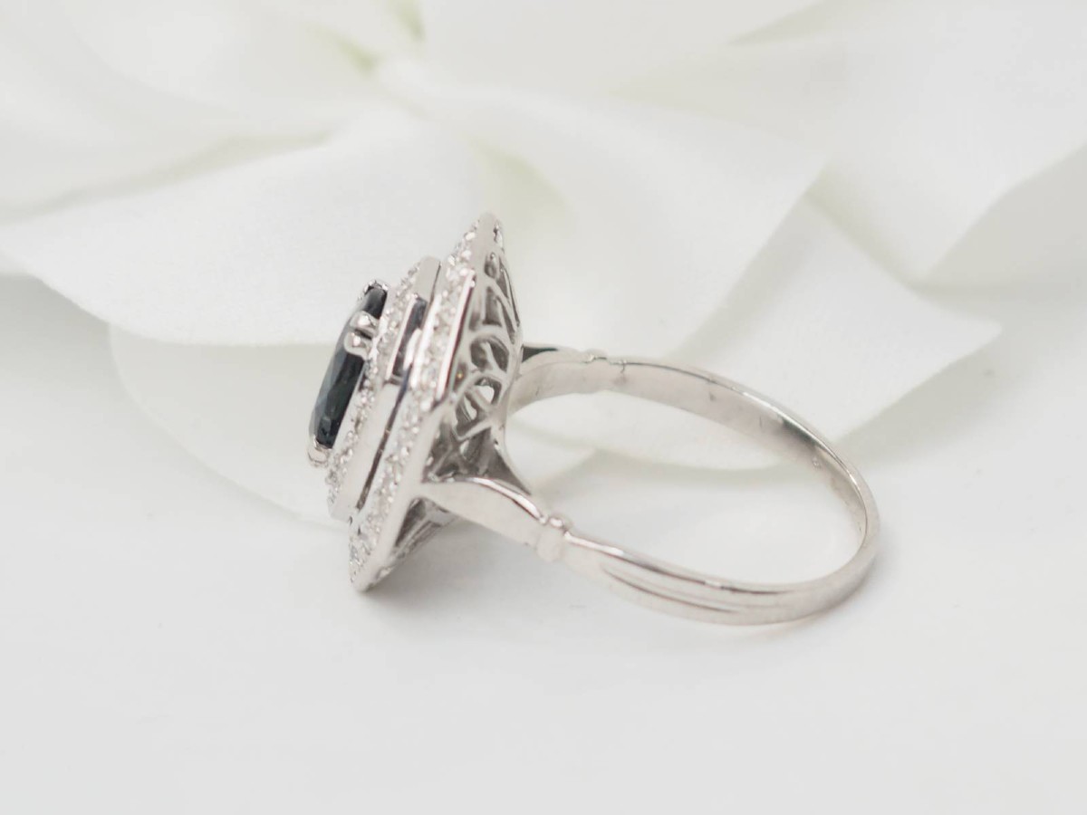 Bague double entourage en or blanc, saphir et diamants-photo-1