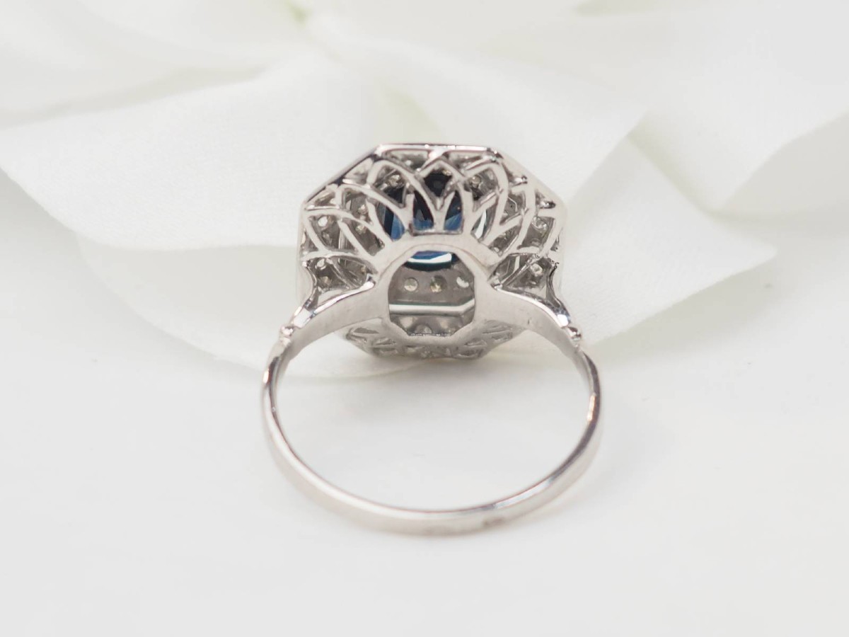 Bague double entourage en or blanc, saphir et diamants-photo-2