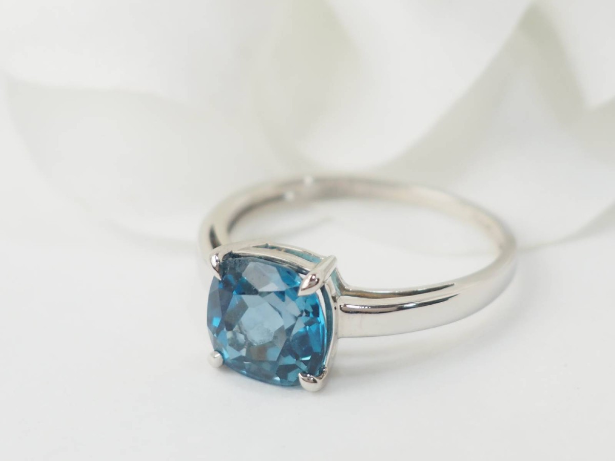 Bague en or blanc et Topaze bleue-photo-3