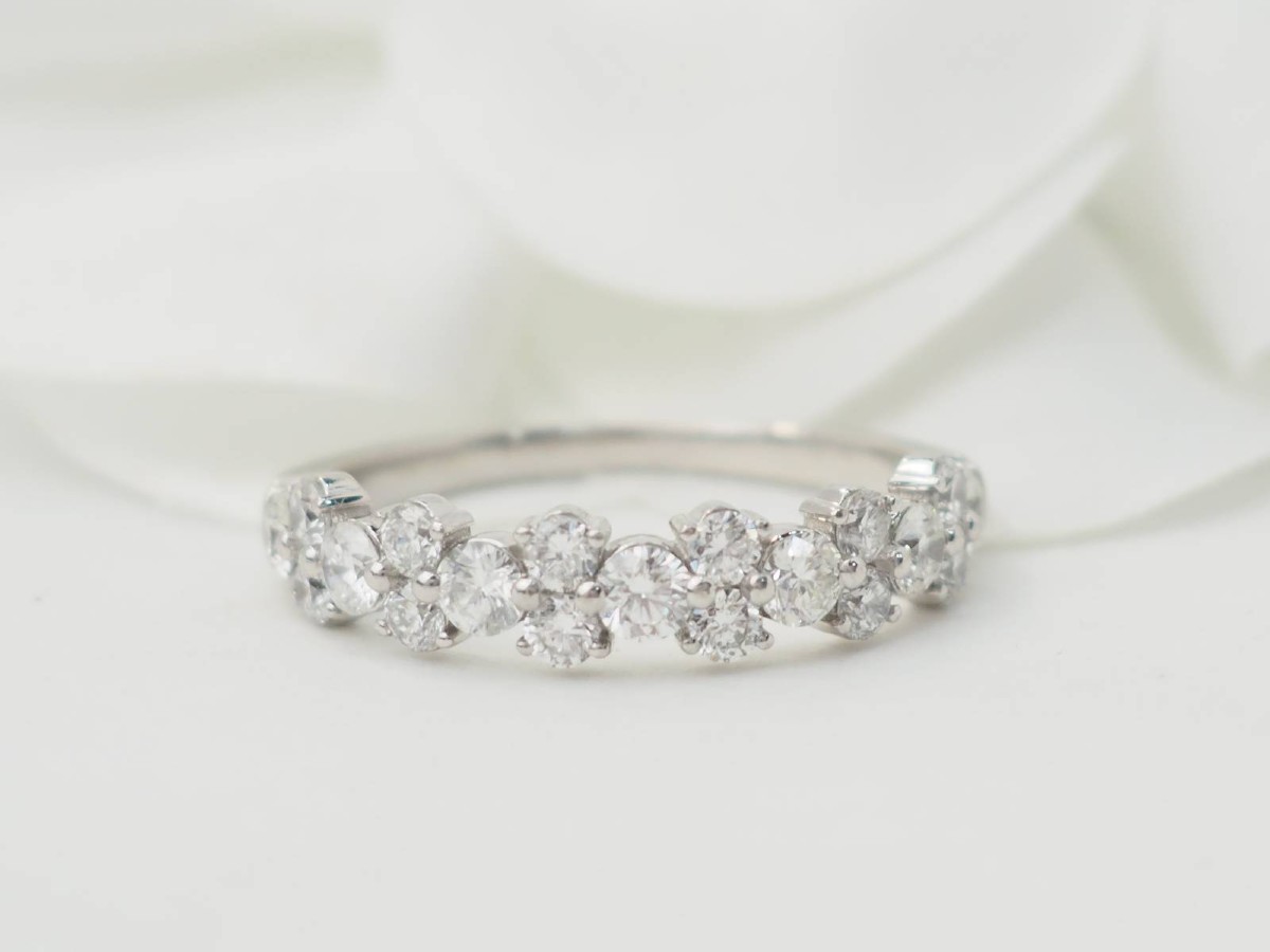 Demi alliance en or blanc et diamants 1ct