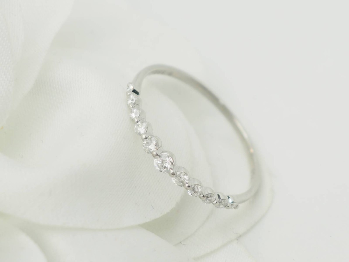Demi alliance en or blanc et diamants-photo-1