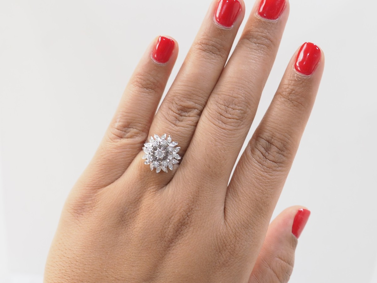 Bague fleur en or blanc et diamants-photo-2
