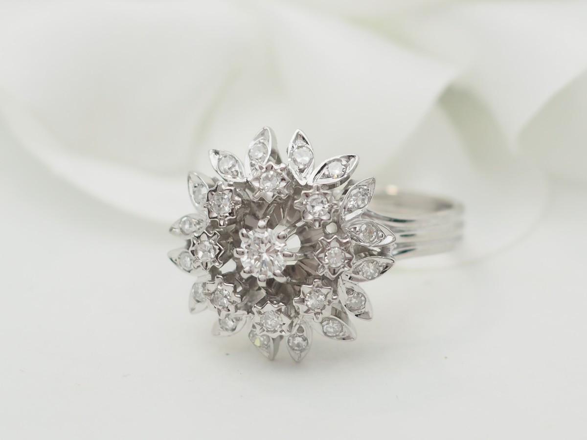Bague fleur en or blanc et diamants-photo-4