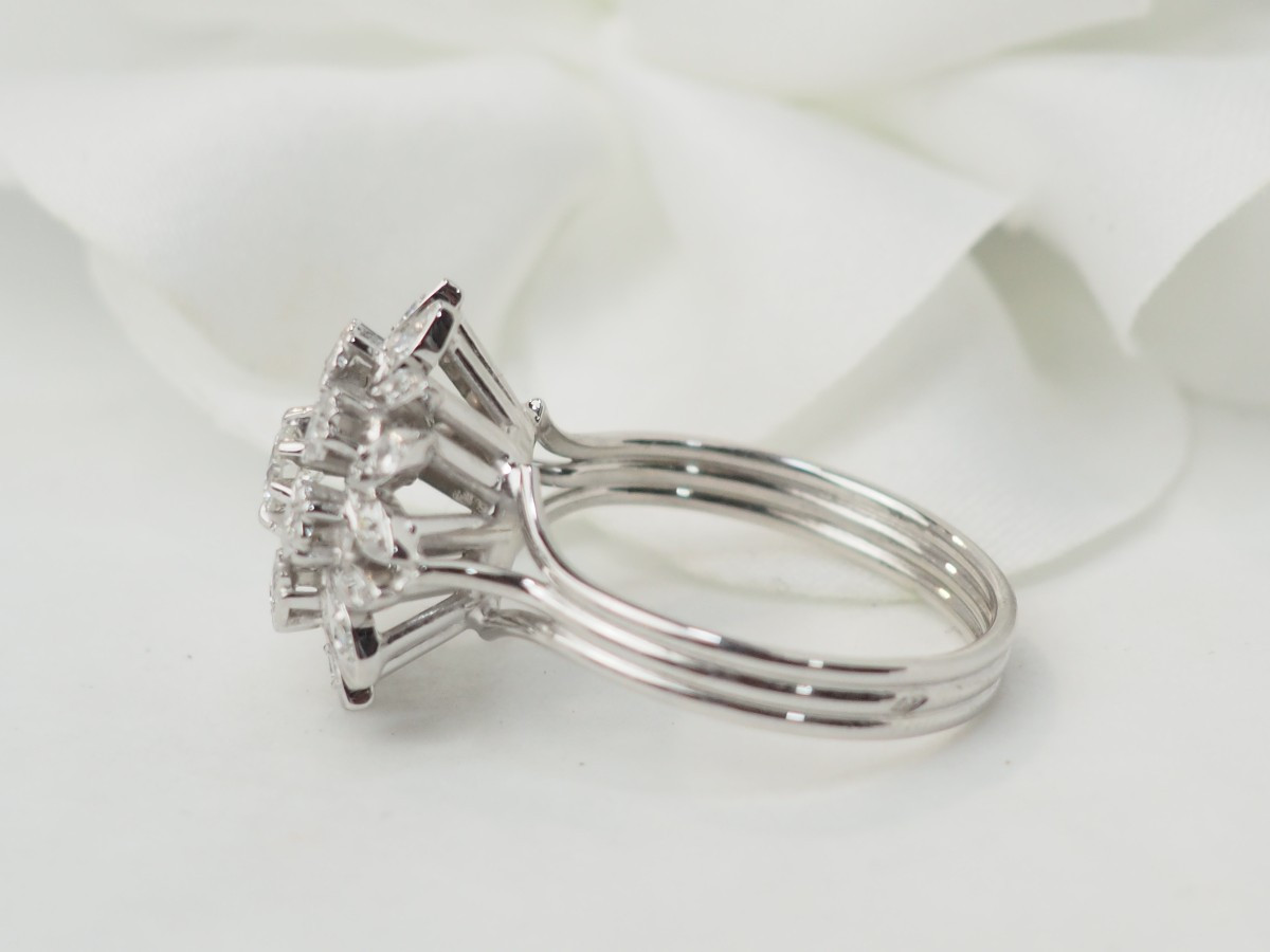 Bague fleur en or blanc et diamants-photo-2