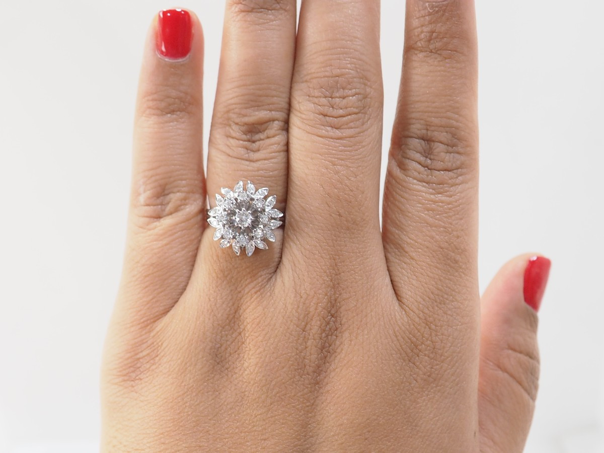 Bague fleur en or blanc et diamants-photo-3