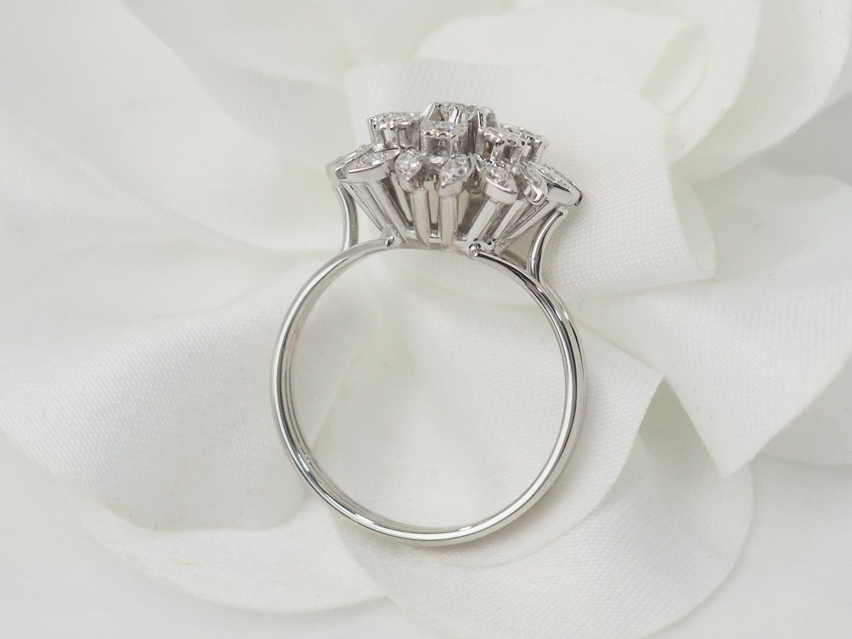 Bague fleur en or blanc et diamants-photo-4