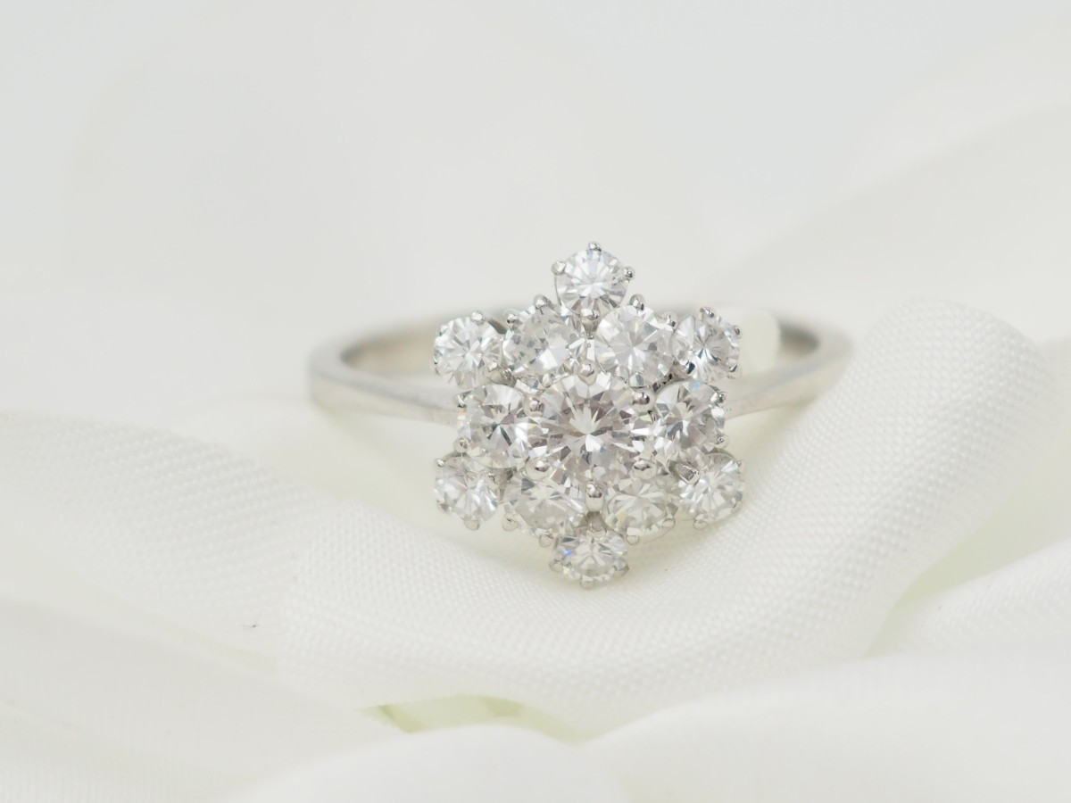 Flower Ring In White Gold And Diamonds-photo-5