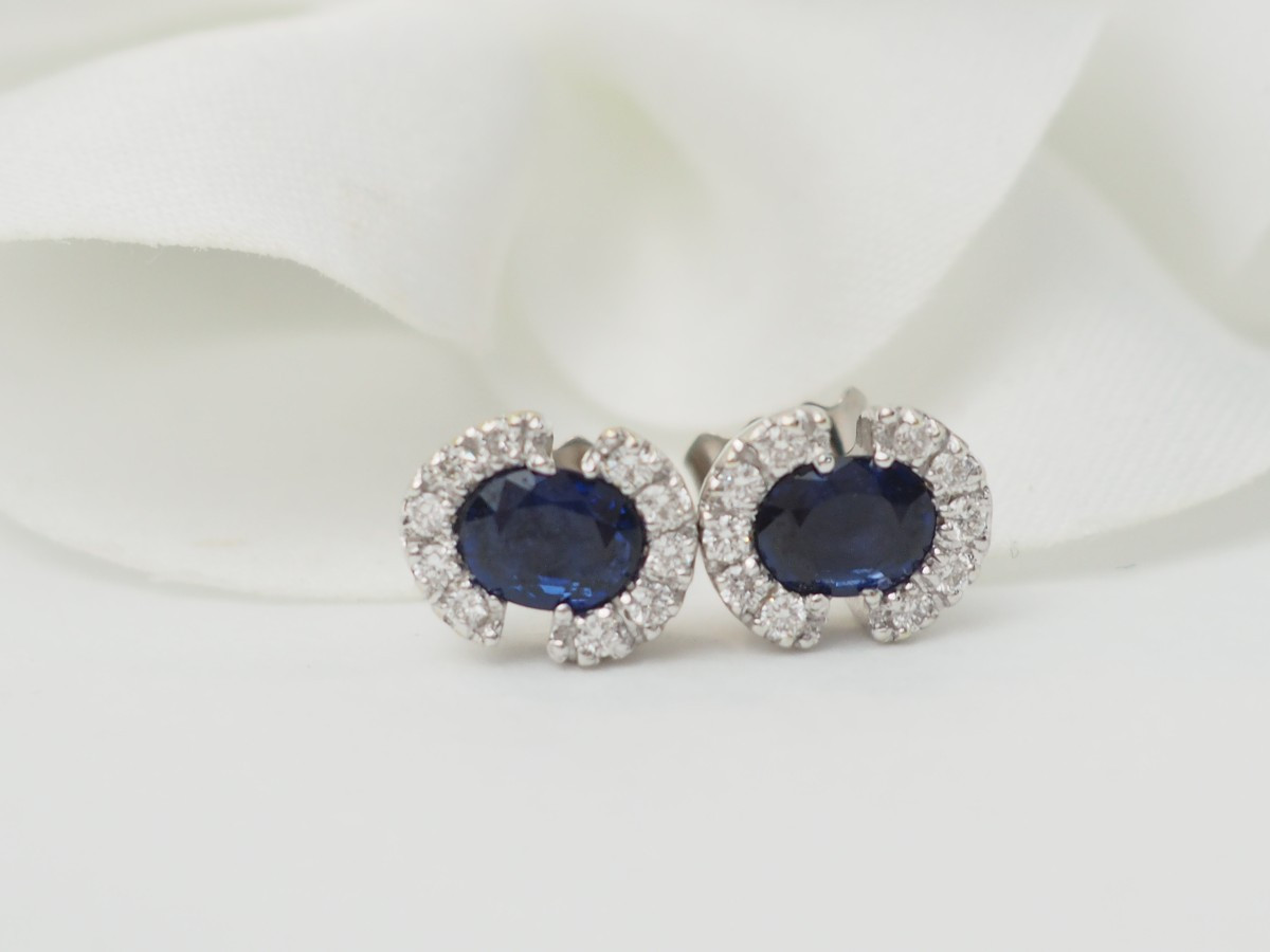 Boucles d'oreilles en or blanc, saphirs et diamants
