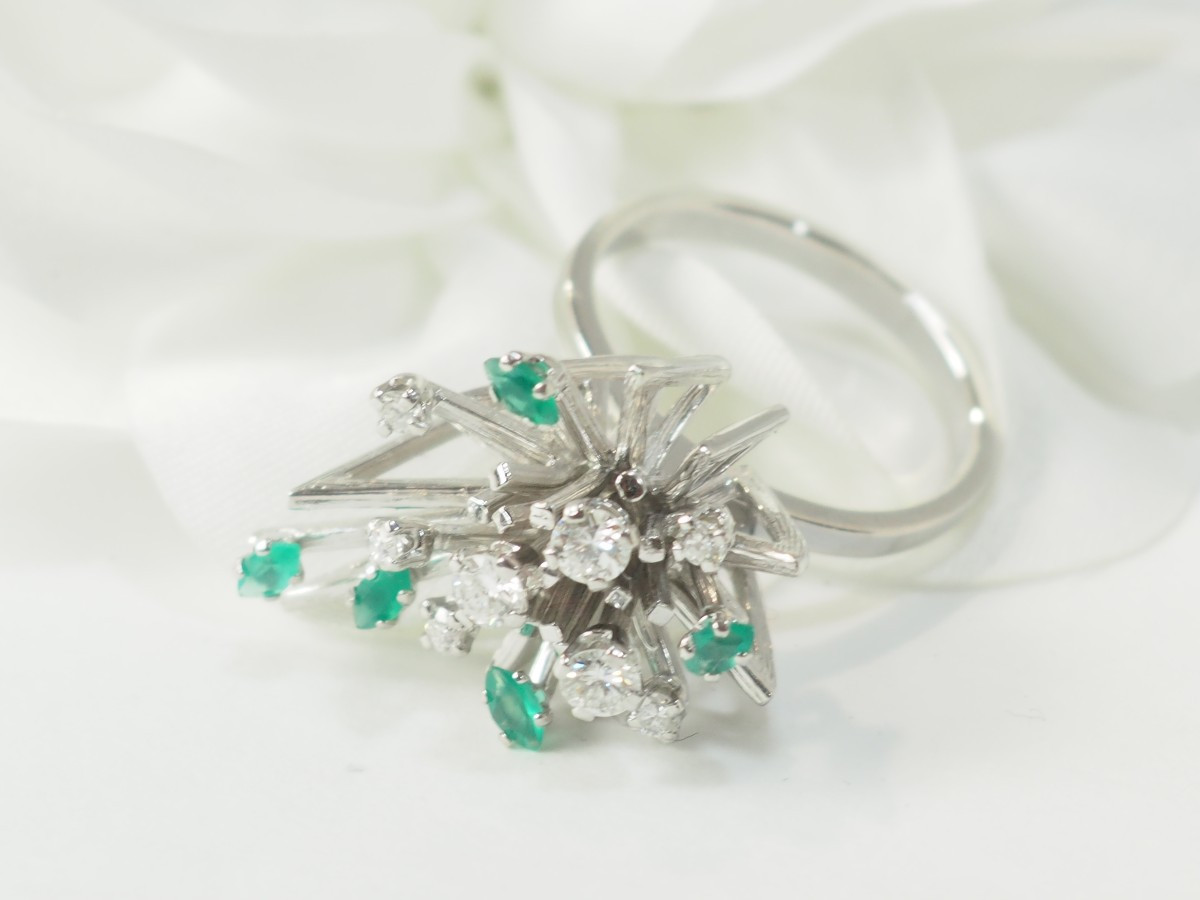 Vintage Ring In White Gold, Emeralds And Diamonds -photo-2