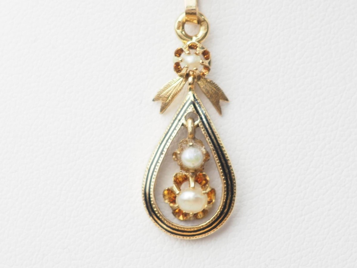 Pendentif Napoleon III en or jaune, perles fines et émail noir -photo-2