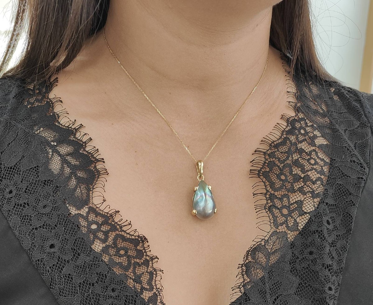 Tahitian Mabé Pendant In Yellow Gold-photo-2