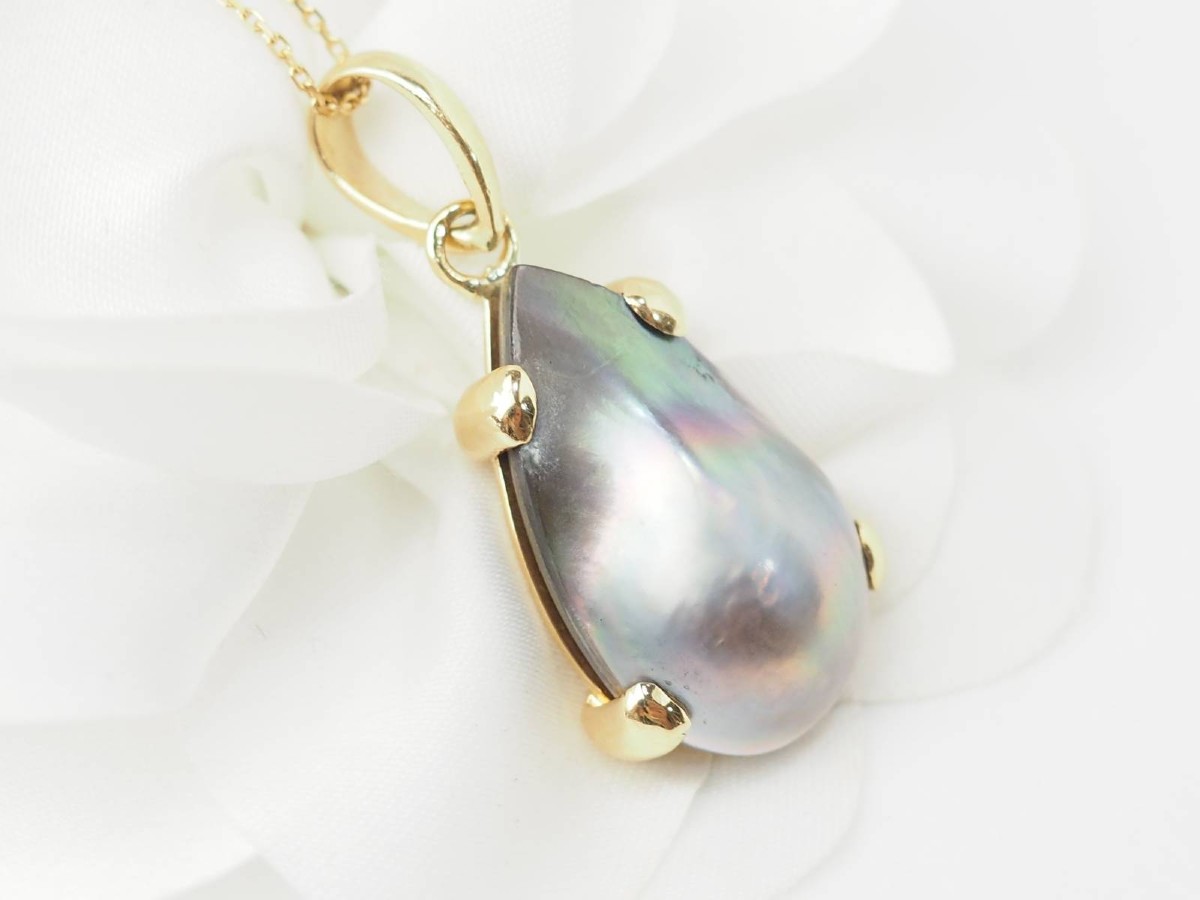 Tahitian Mabé Pendant In Yellow Gold-photo-3