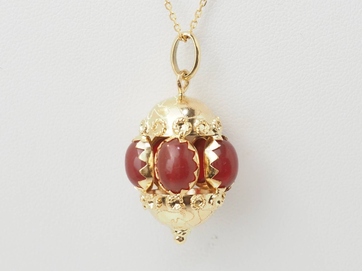 Pendentif breloque en or jaune et cormalines-photo-2