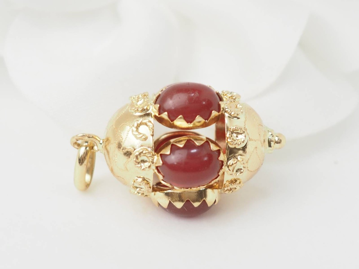 Pendentif breloque en or jaune et cormalines-photo-4