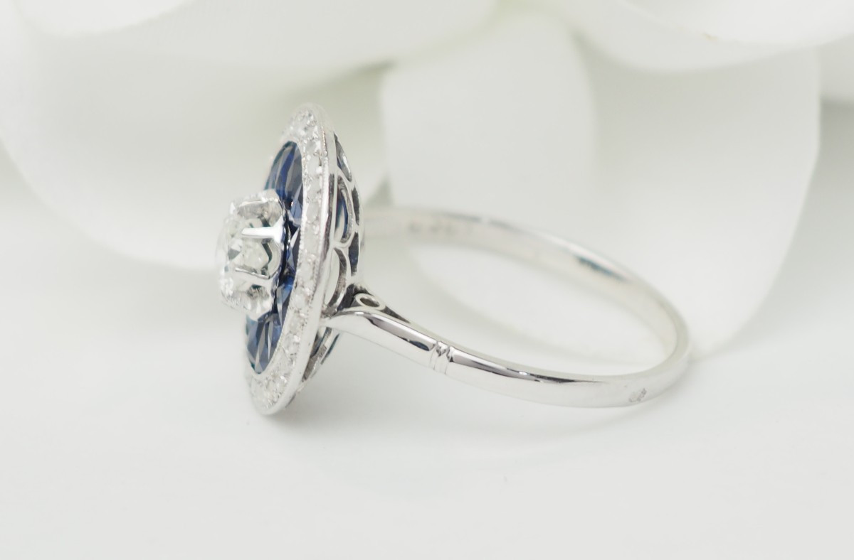 Art Deco Ring In White Gold, Sapphires And Diamonds-photo-3
