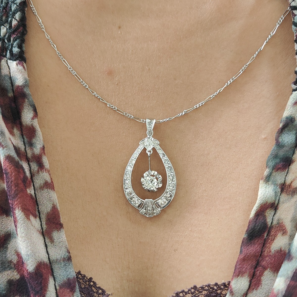 Art Deco Necklace In White Gold And Diamonds-photo-2