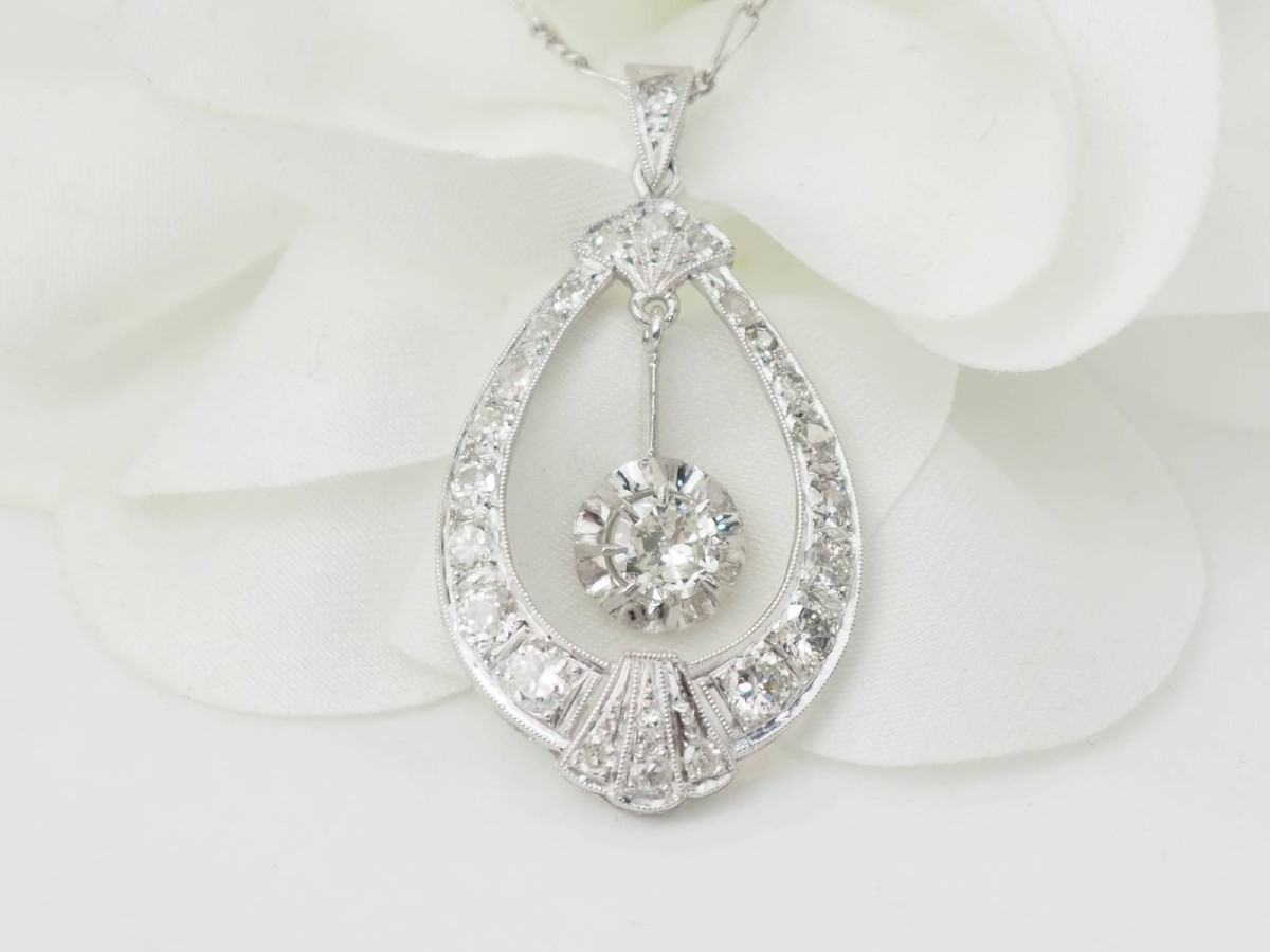 Art Deco Necklace In White Gold And Diamonds-photo-1