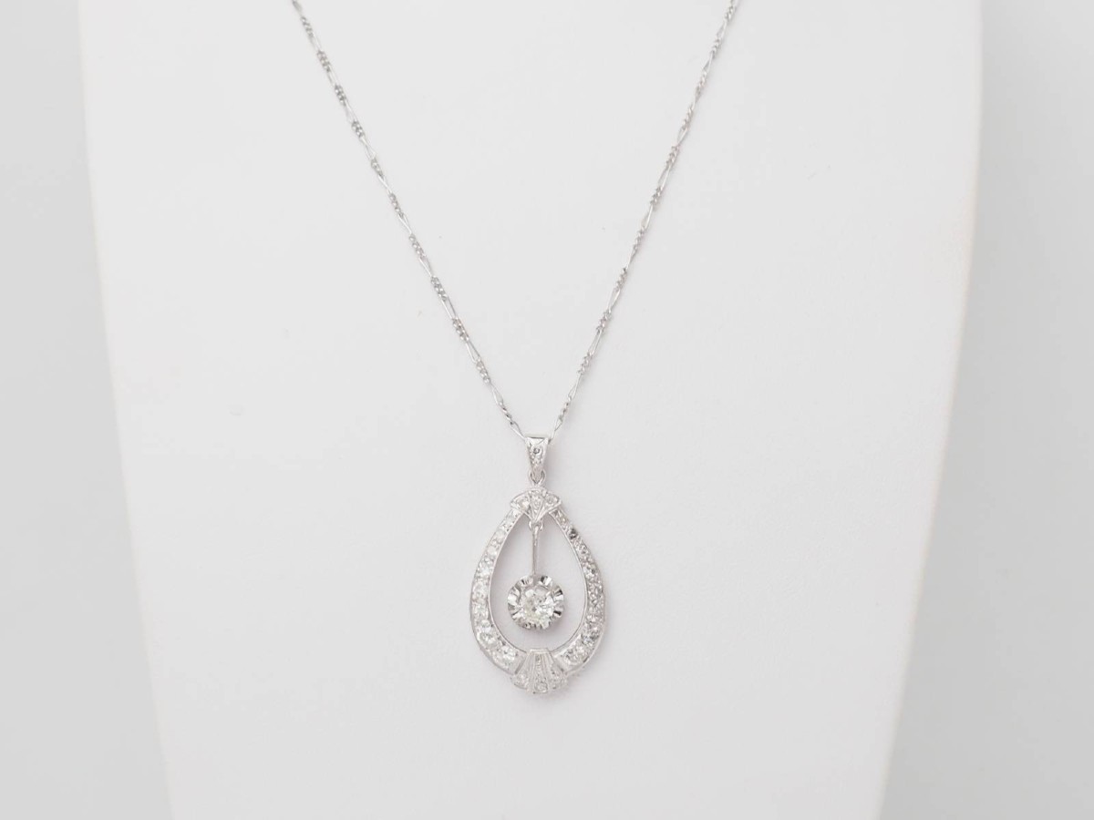Art Deco Necklace In White Gold And Diamonds-photo-3
