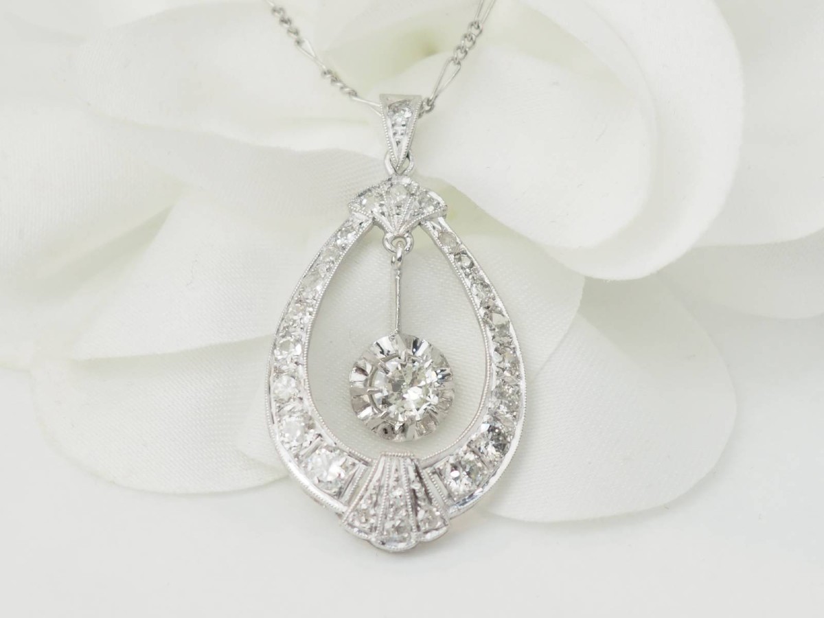 Art Deco Necklace In White Gold And Diamonds-photo-5