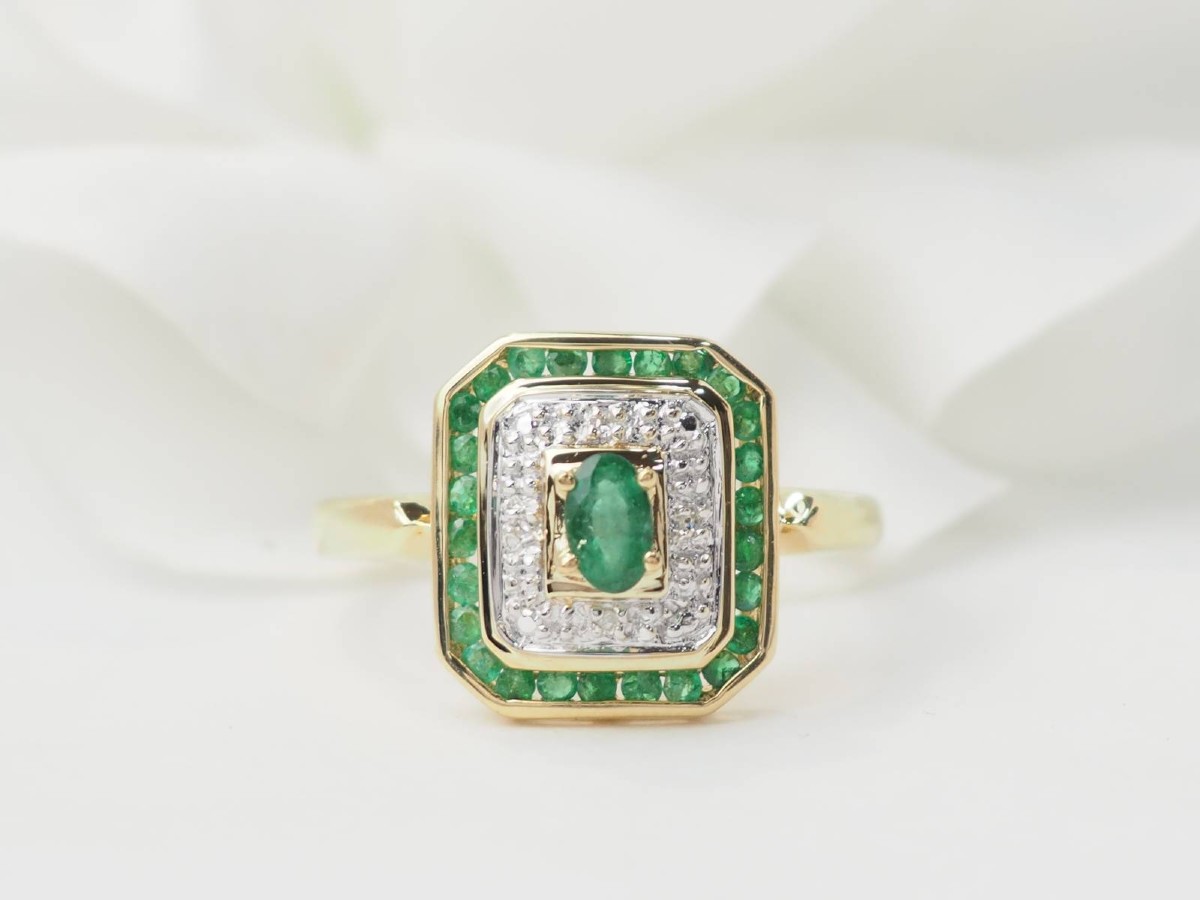 Vintage Ring In Yellow Gold, Emerald And Diamonds