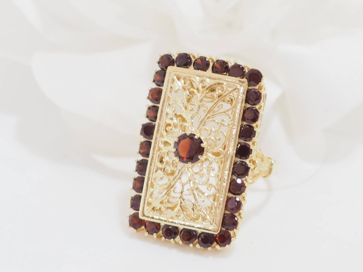 Vintage Ring In Yellow Gold And Garnets -photo-3