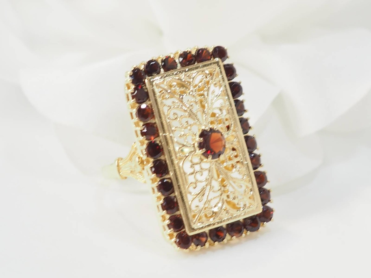 Vintage Ring In Yellow Gold And Garnets -photo-4