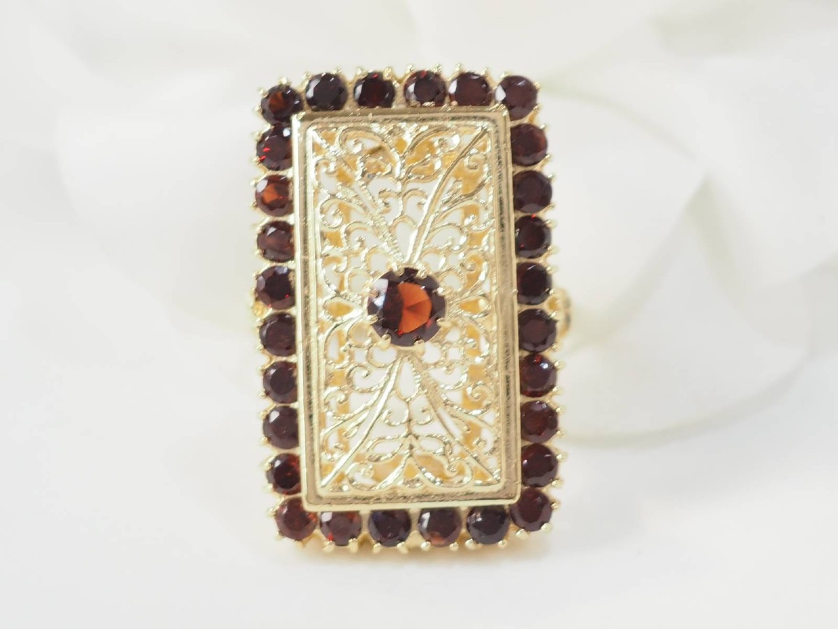 Vintage Ring In Yellow Gold And Garnets 