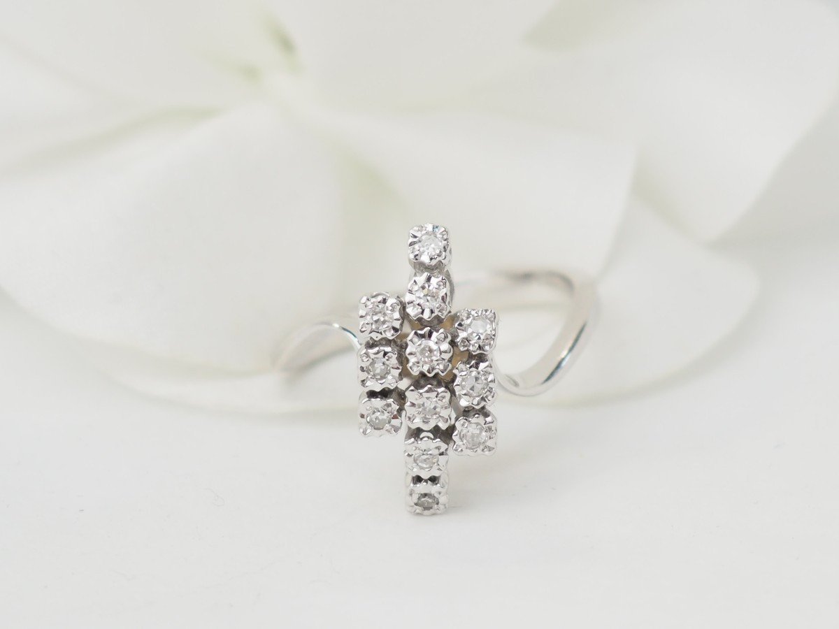 Vintage Ring In White Gold And Diamonds-photo-2